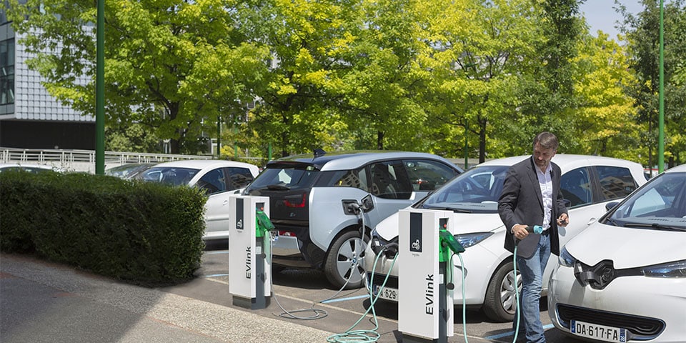 Schneider Electric zet in op een 100% groen wagenpark