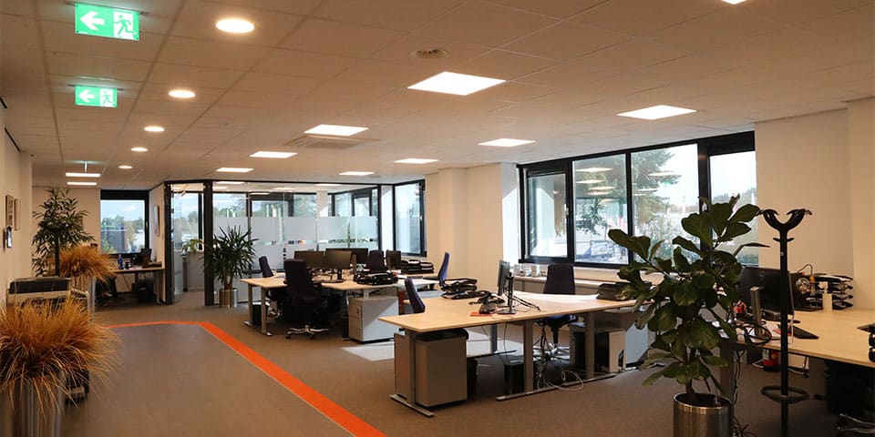 Voor de ideale werk-lichtbalans: functionele kantoorverlichting van LEDVANCE