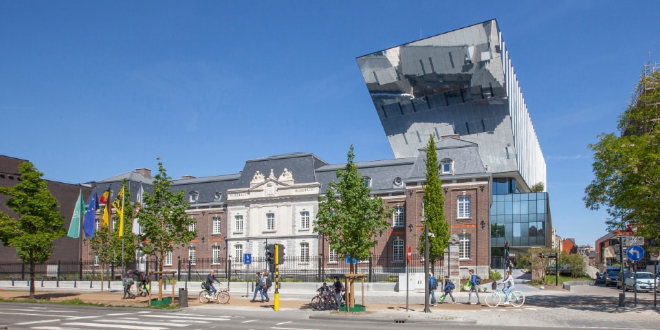 ​Betrouwbare, duurzame en esthetische  materialen voor Hasseltse stadskantoor