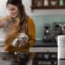 asset-12801919_UVC_Air_Purifier_Kitchen_Woman