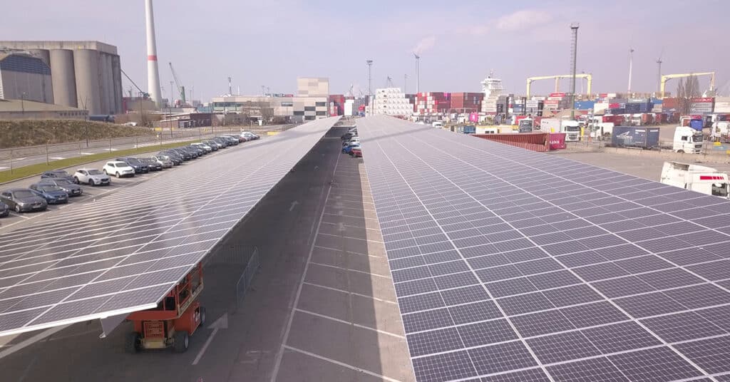Solar carports bij UZ Brussel, Boortmalt en Westvlees samen goed voor 10.000 m² aan zonnepanelen
